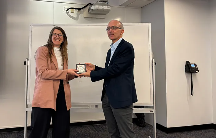 Dr. Doron-Mandel receives the Turner award.