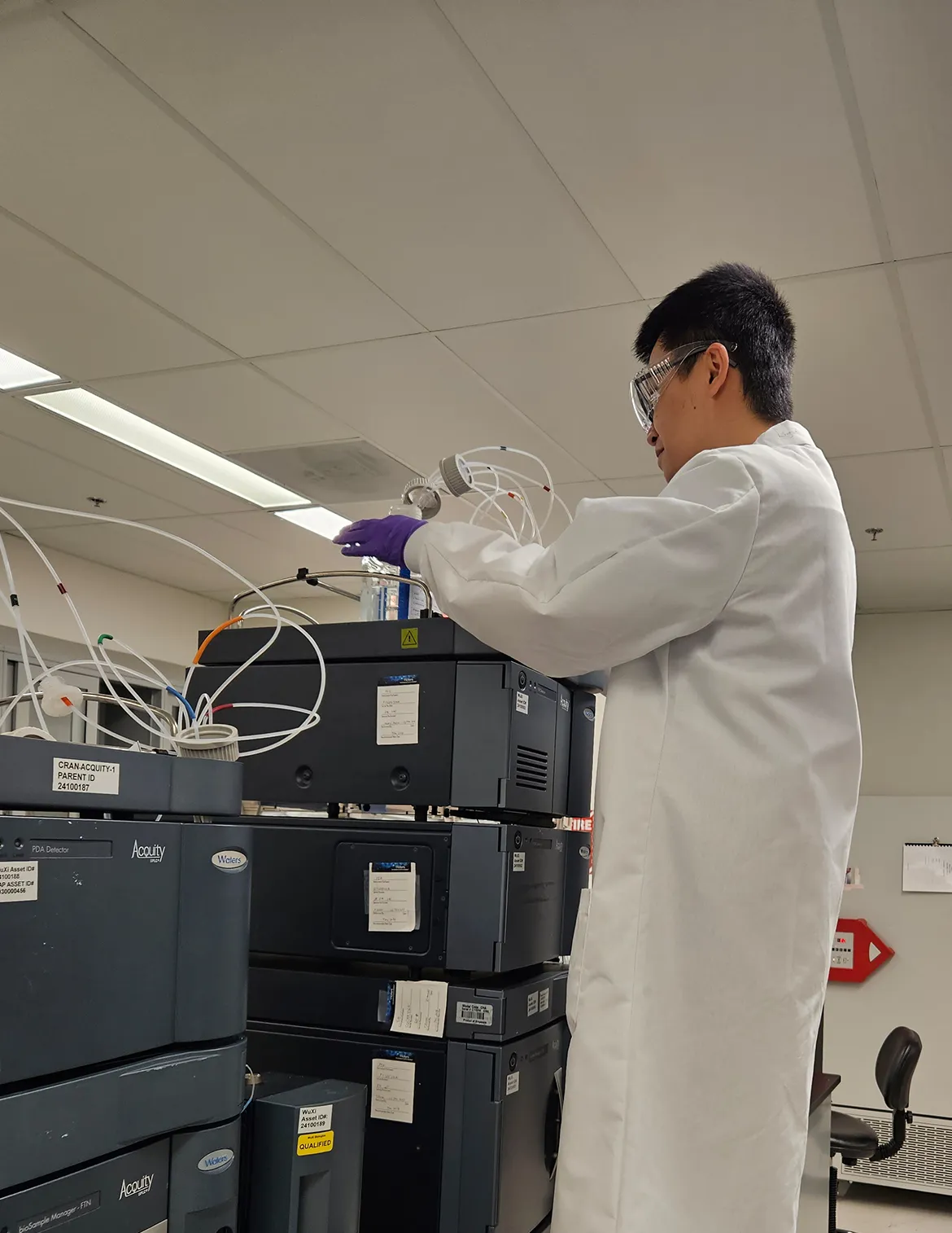 Lingwei works in the lab