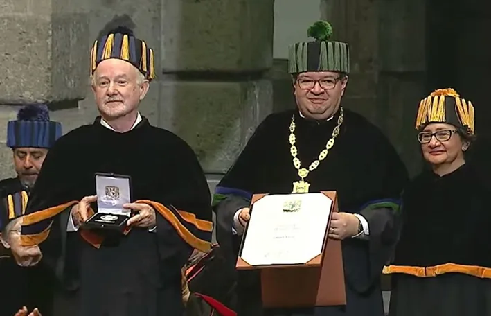 Dr. Yuste receives honorary doctorate