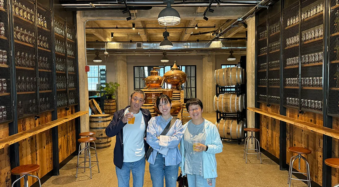 Yimeng Feng is pictured with her parents