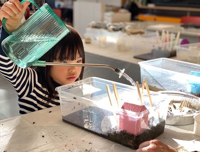 Young scientist watches erosion in action at the Earth through Time event Young scientist watches erosion in action at the Earth through Time event